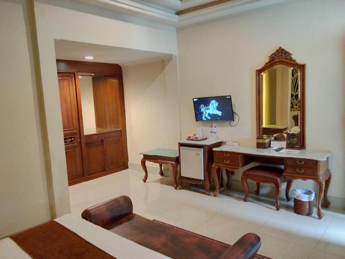 Hotel Indah Palace Yogyakarta Extérieur photo