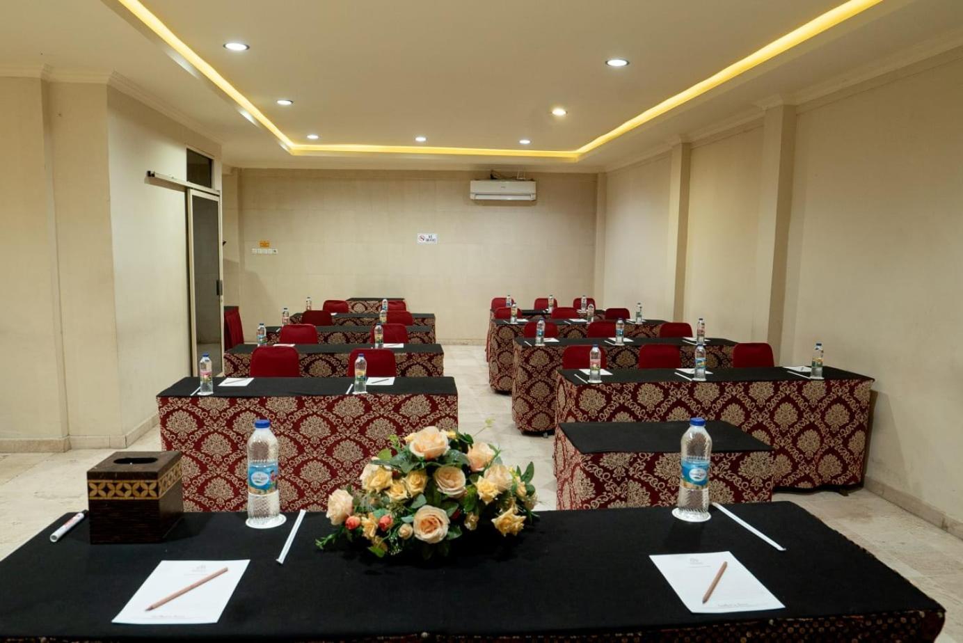 Hotel Indah Palace Yogyakarta Extérieur photo