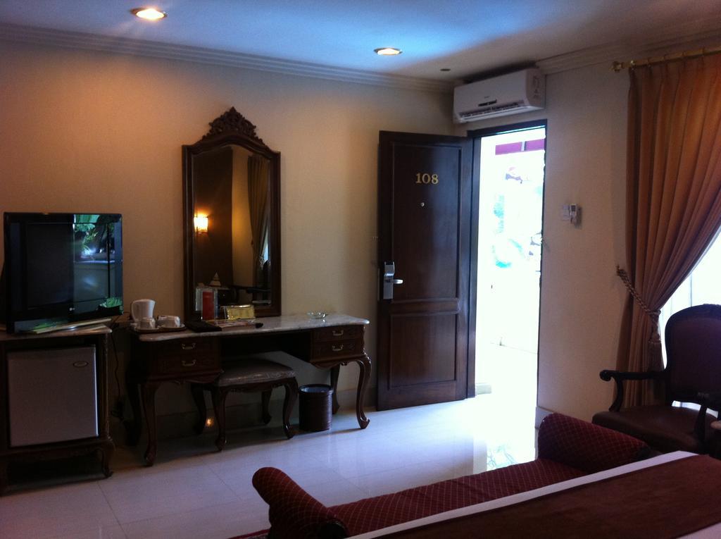 Hotel Indah Palace Yogyakarta Extérieur photo