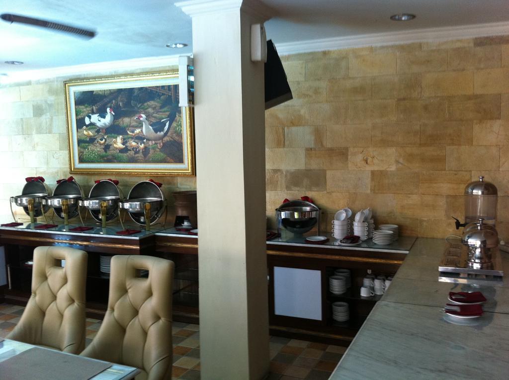 Hotel Indah Palace Yogyakarta Extérieur photo